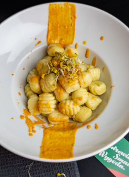 obiad gnocchi w sosie serowym z rozmarynem