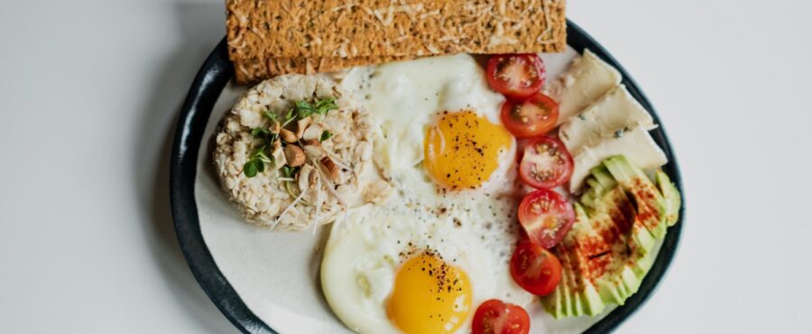 Czy dieta keto jest zdrowa? Wady, zalety i bezpieczeństwo diety ketogenicznej