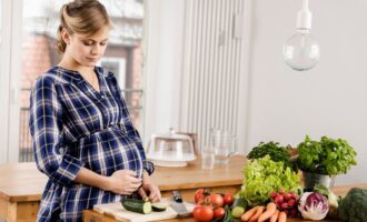Czego nie można jeść w ciąży - lista produktów których unikać!